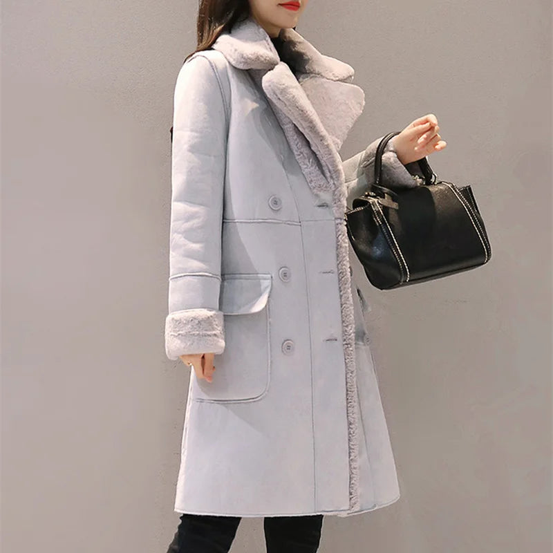 Casaco Longo Feminino de Camurça com Forro Aveludado e Botões – (Promoção de Inverno 2025)
