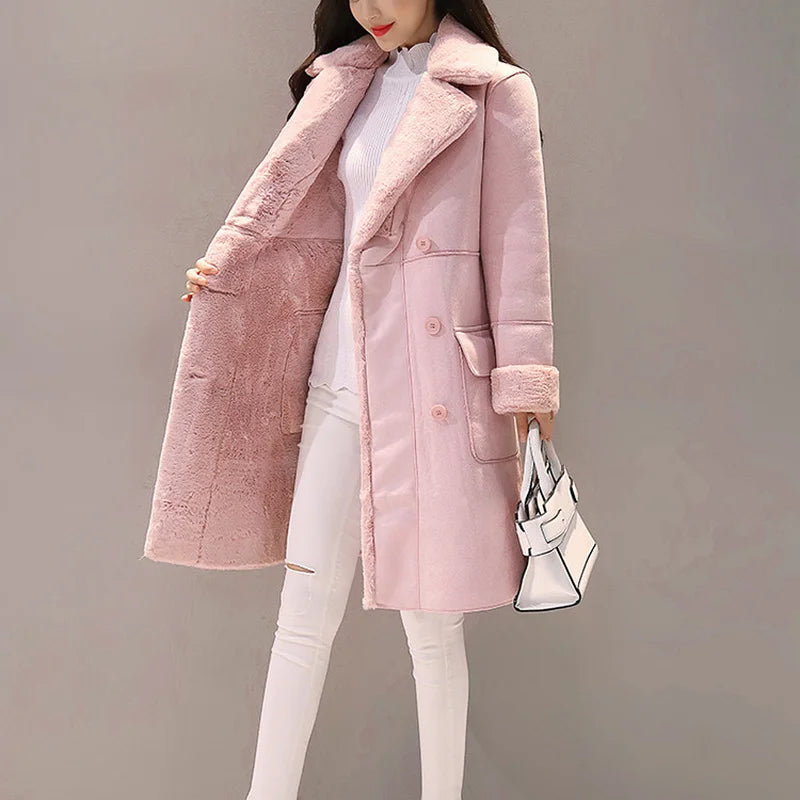 Casaco Longo Feminino de Camurça com Forro Aveludado e Botões – (Promoção de Inverno 2025)