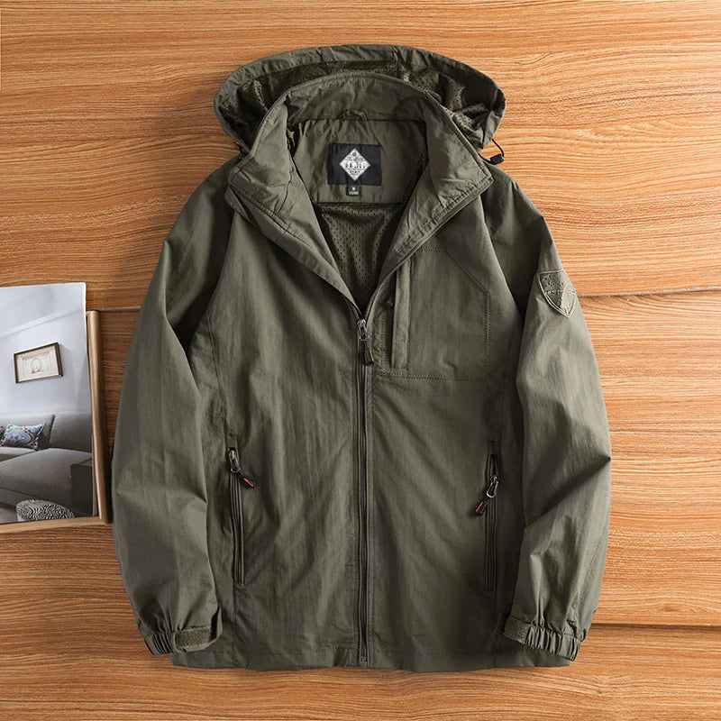 Jaqueta Masculina Impermeável com Capuz Respirável Secagem Rápida – (Promoção de Inverno 2025)